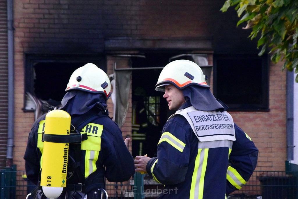 Feuer 2 Vollbrand Reihenhaus Roggendorf Berrischstr P181.JPG - Miklos Laubert